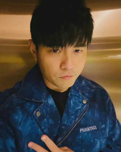 二哥吃瓜最新事件网红,揭秘网红最新事件背后的真相 第3张 二哥吃瓜最新事件网红,揭秘网红最新事件背后的真相 第3张